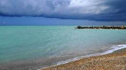 Центральный пляж в Якорной Щели