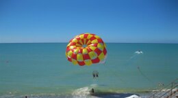 Центральный пляж в Вардане