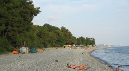 Дикий пляж в Лоо