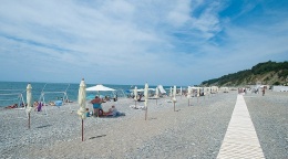 Городской пляж в Дагомысе