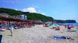 Центральный пляж в Новомихайловском