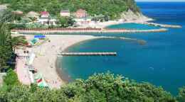 Центральный пляж в Голубой Бухте